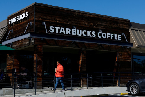 2025-07-30T093145Z_1_LYNXMPEL6T0I8_RTROPTP_4_STARBUCKS-CEO.JPG