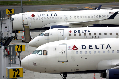 2025-08-19T211621Z_2_LYNXMPEL7I0WU_RTROPTP_4_NEW-YORK-AIRPORT-DELTA.JPG