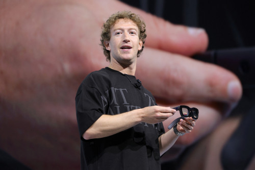 2025-08-28T180645Z_1_LYNXMPEL7R0X7_RTROPTP_4_META-PLATFORMS-VIRTUAL-REALITY.JPG