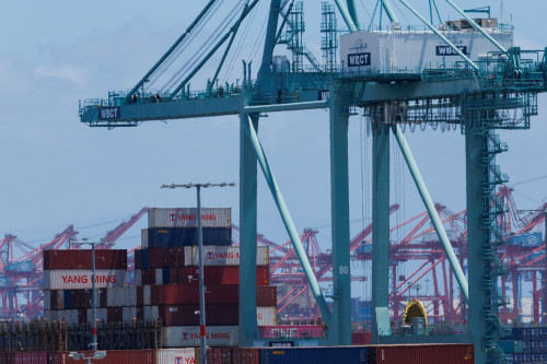 2025-09-02T140555Z_1_LYNXMPEL810PF_RTROPTP_4_USA-IMPORTS-TARIFFS.JPG